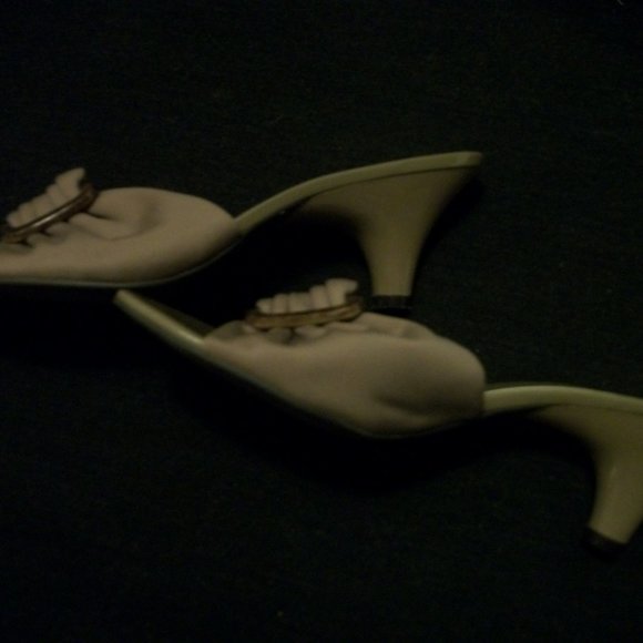 PRETTY PUMPS SM HEELS MULES 7 & 1/2 M - Picture 6 of 6